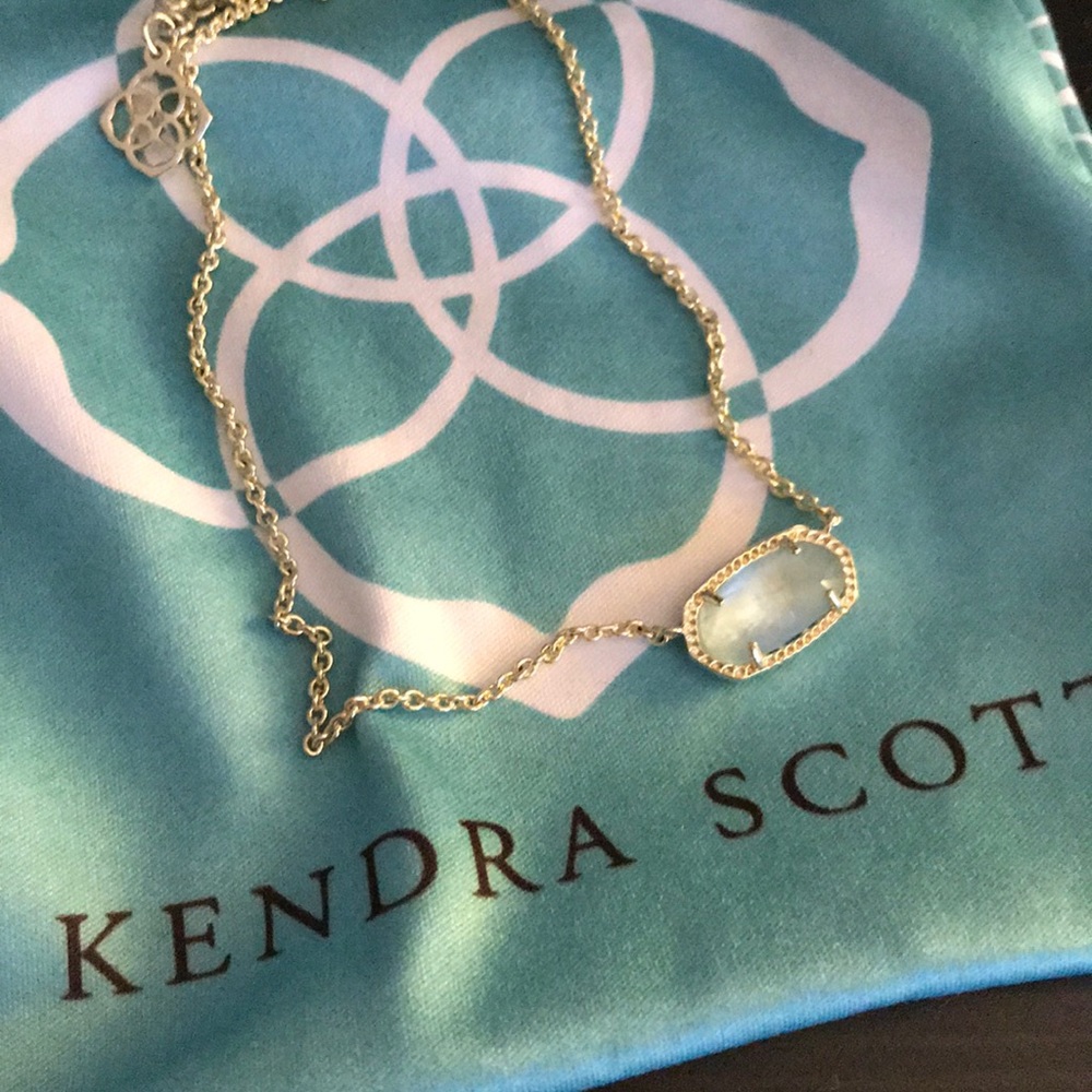 Kendra Scott necklace